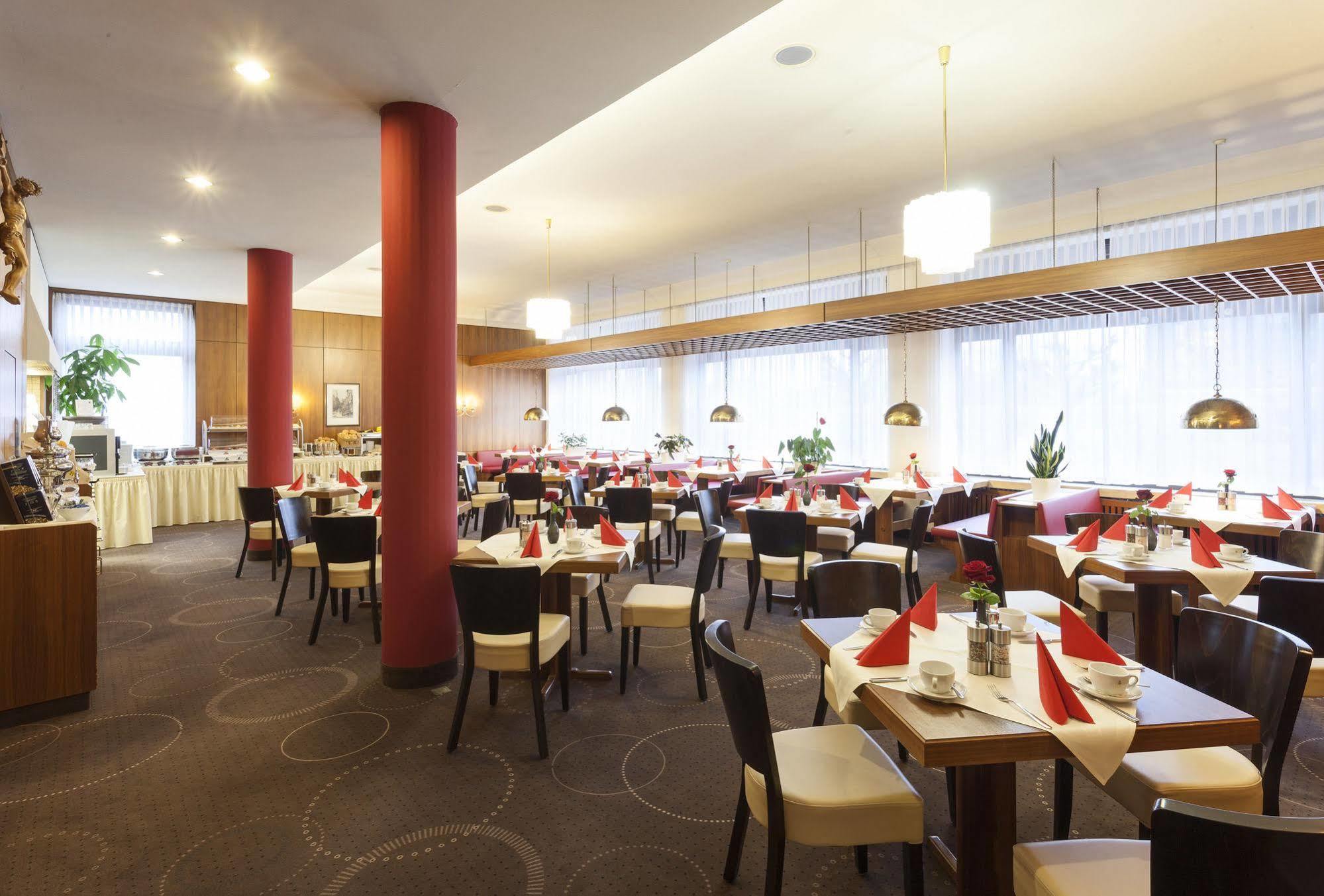 Zeller'S Quartier Otel Königsbrunn Dış mekan fotoğraf